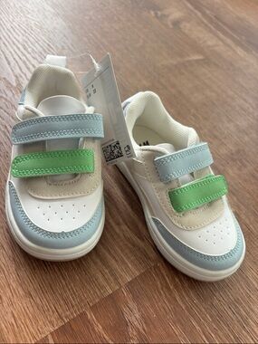 NEW H&M Color Block Velcro Baby Sneakers - Size 6